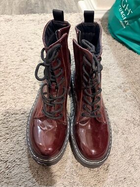 Source Unknown Women's Combat Boots Burgundy Patent with Black Laces